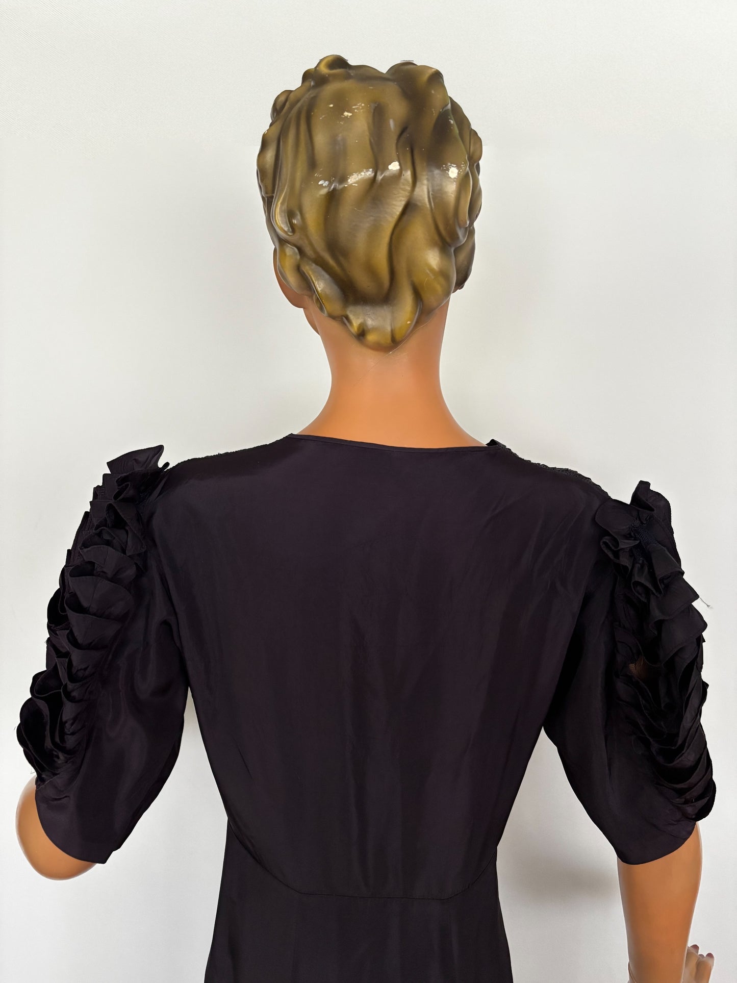 XL | Late 1930s Evening Dress With Ruched Sleeves