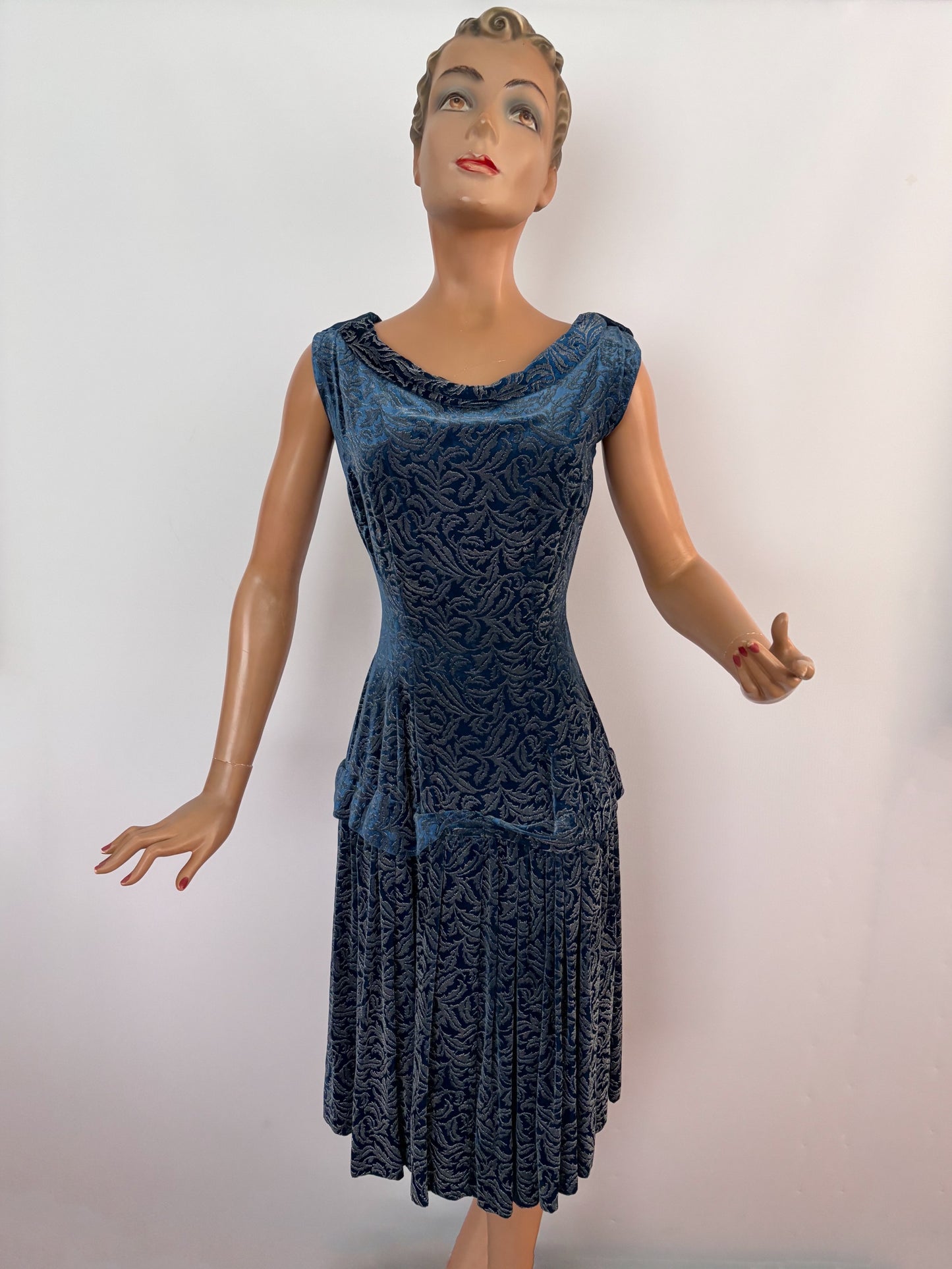 XS/S | Late 1930s Blue Devoré Velvet Dress With Metallic Pattern