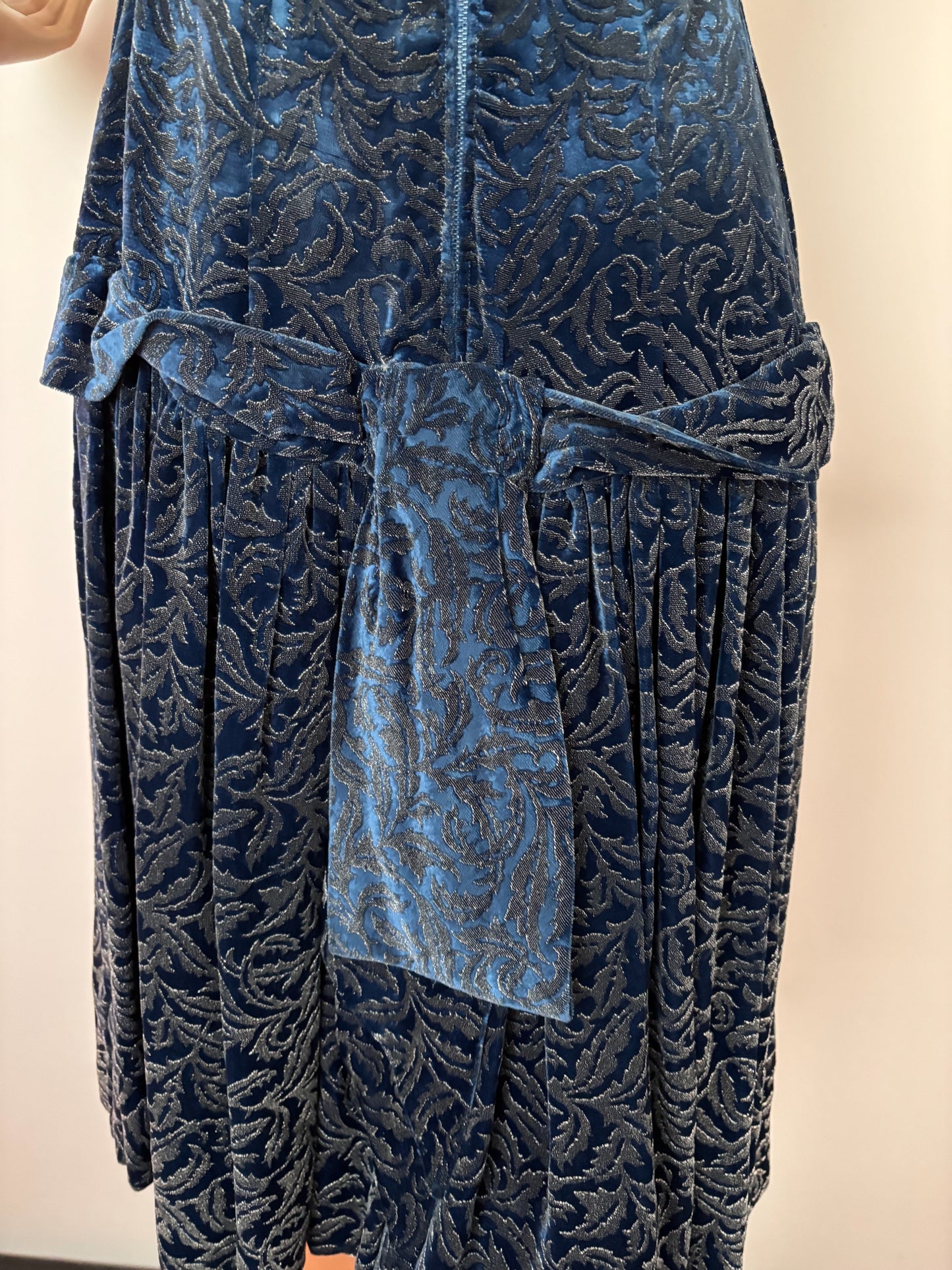 XS/S | Late 1930s Blue Devoré Velvet Dress With Metallic Pattern