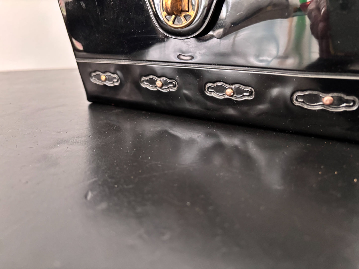 1960s Black Patent Box Handbag with Adjustable Handle