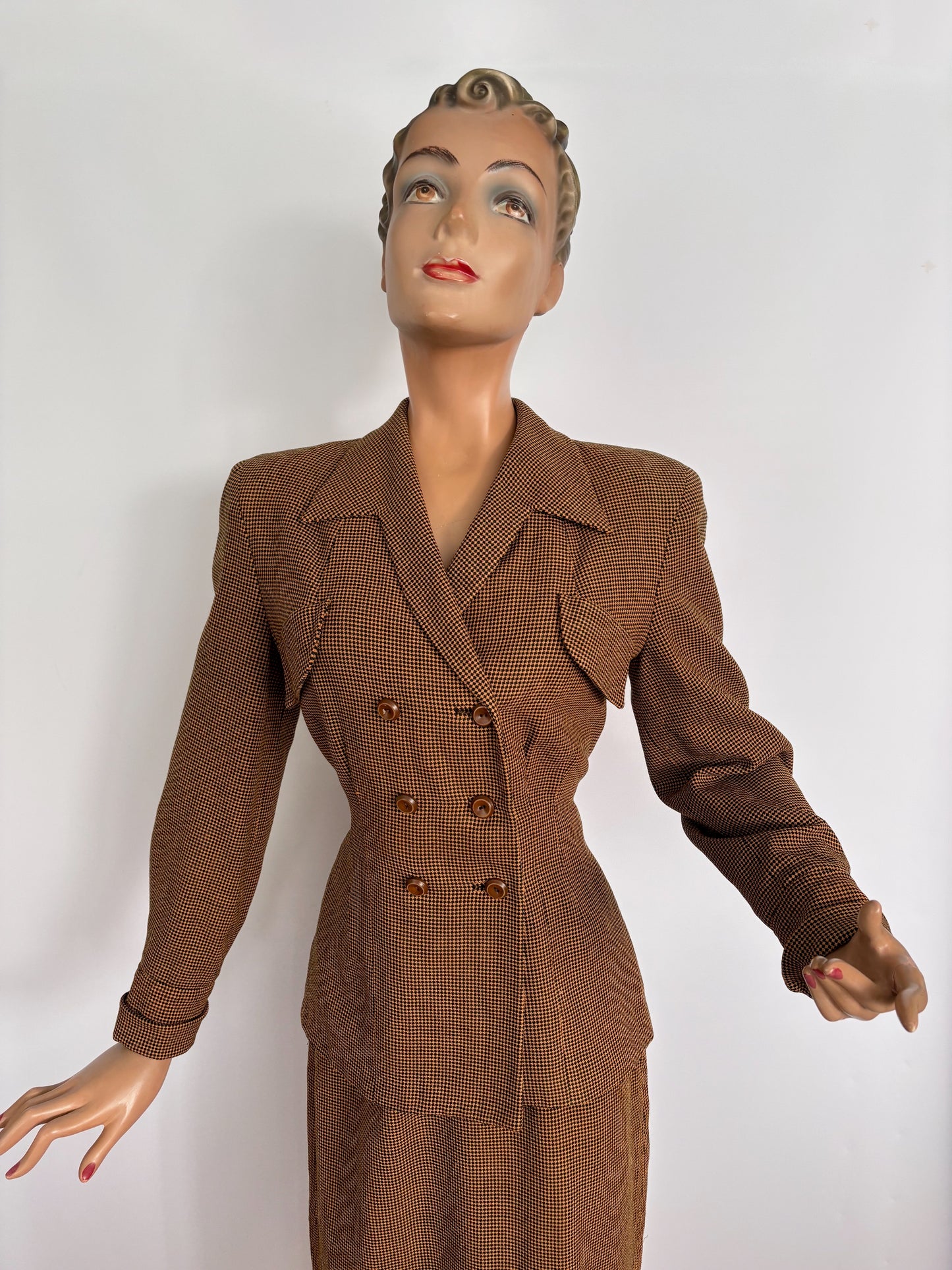 Jacket M, Skirt XS | 1940s Houndstooth Wool Gabardine Suit