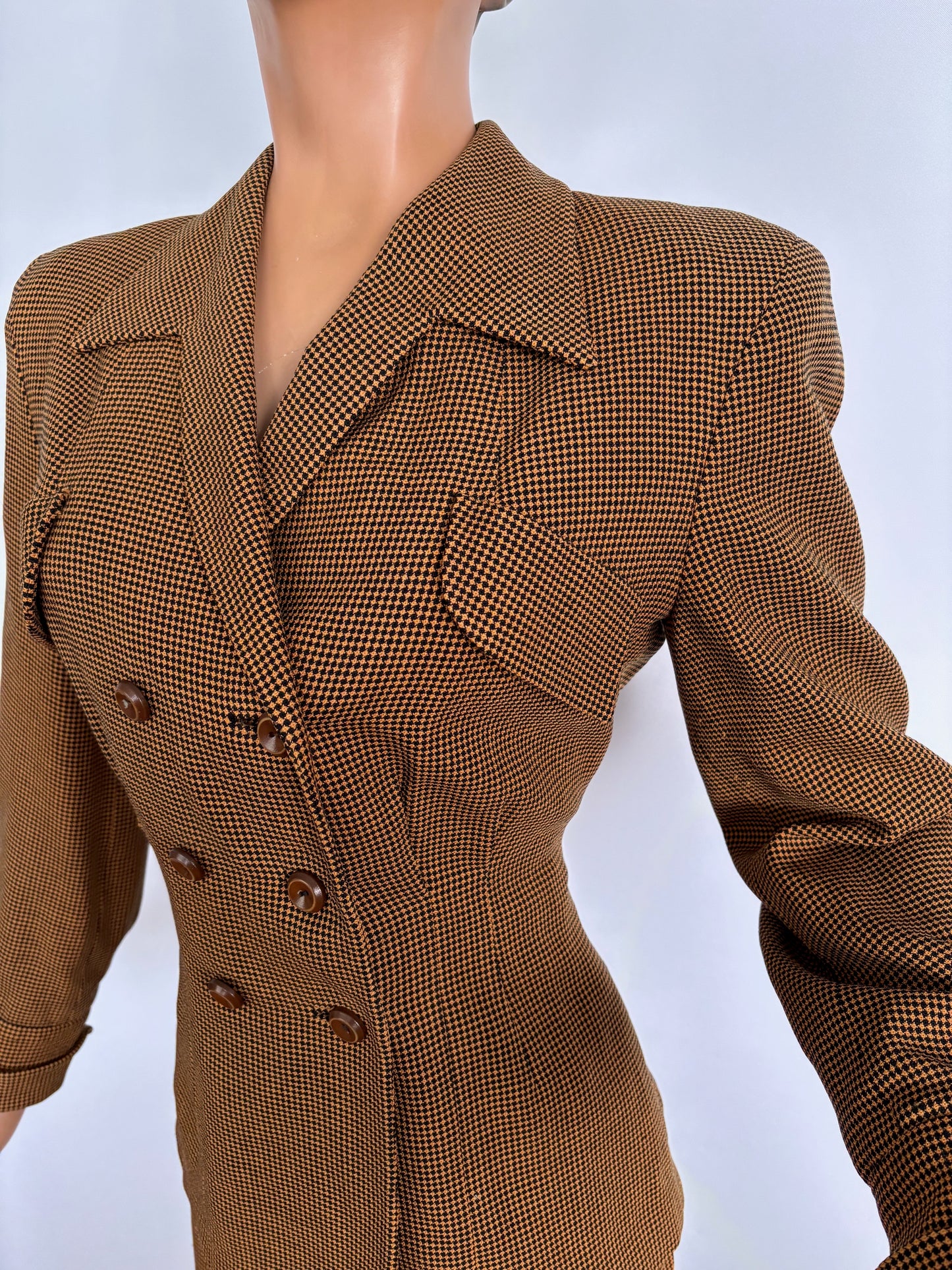 Jacket M, Skirt XS | 1940s Houndstooth Wool Gabardine Suit