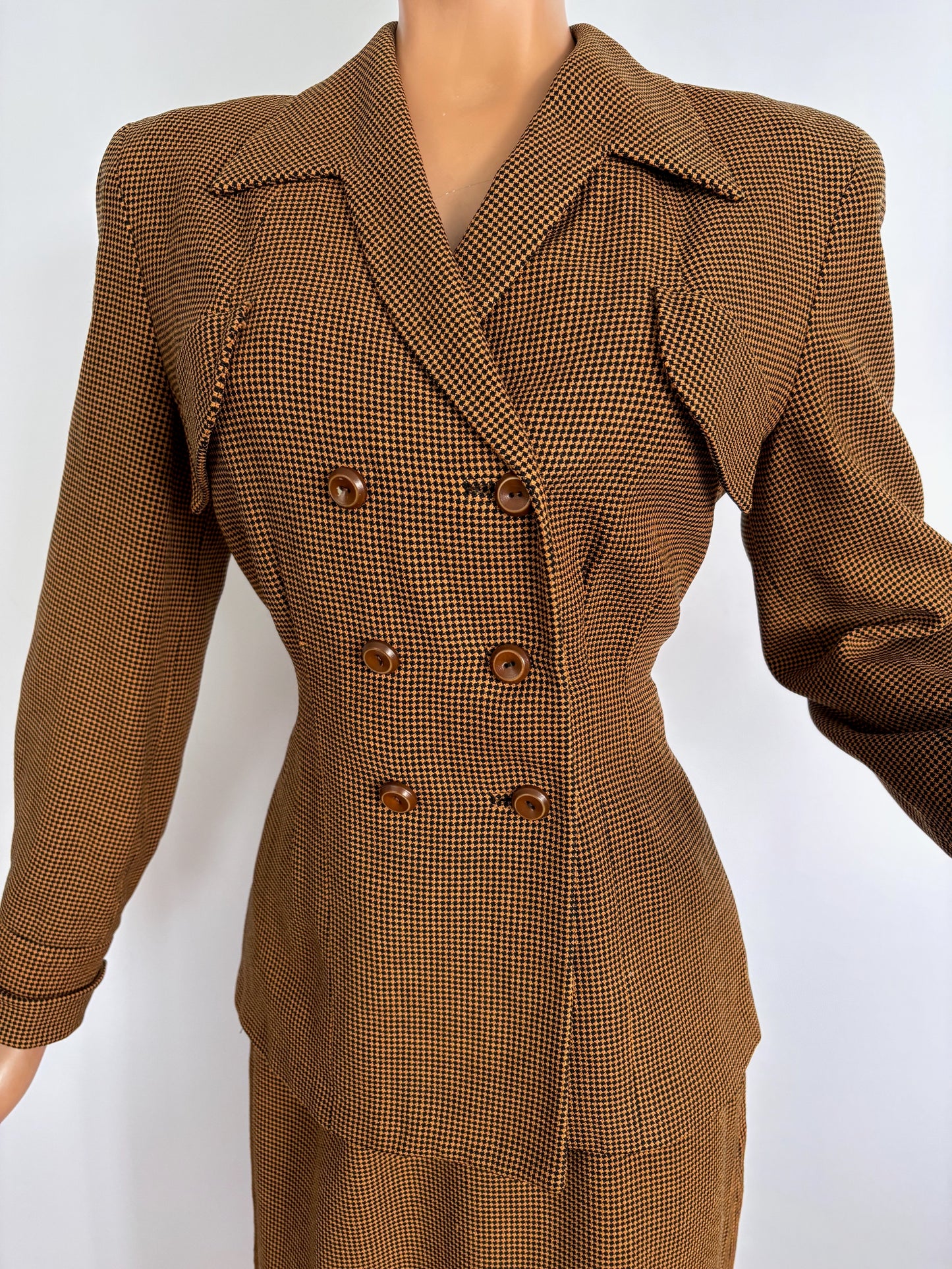 Jacket M, Skirt XS | 1940s Houndstooth Wool Gabardine Suit