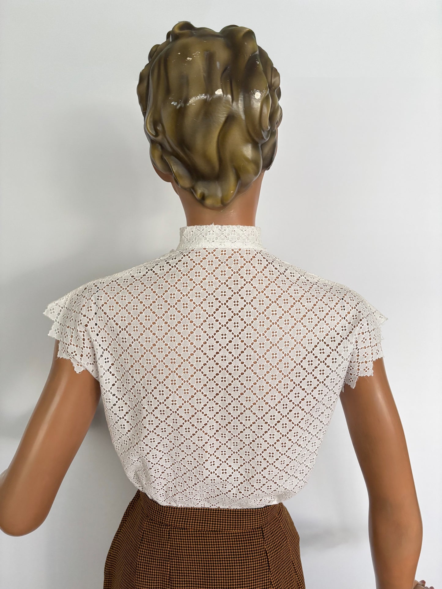 M | 1950s White Cotton Lace Blouse With Pussy Bow
