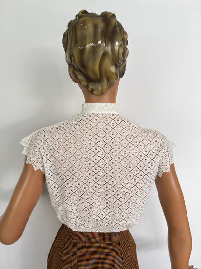 M | 1950s White Cotton Lace Blouse With Pussy Bow