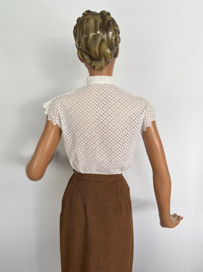 M | 1950s White Cotton Lace Blouse With Pussy Bow