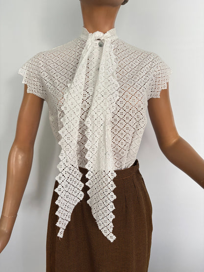 M | 1950s White Cotton Lace Blouse With Pussy Bow