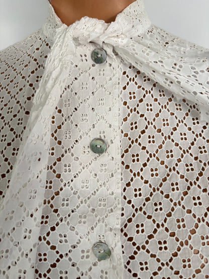 M | 1950s White Cotton Lace Blouse With Pussy Bow