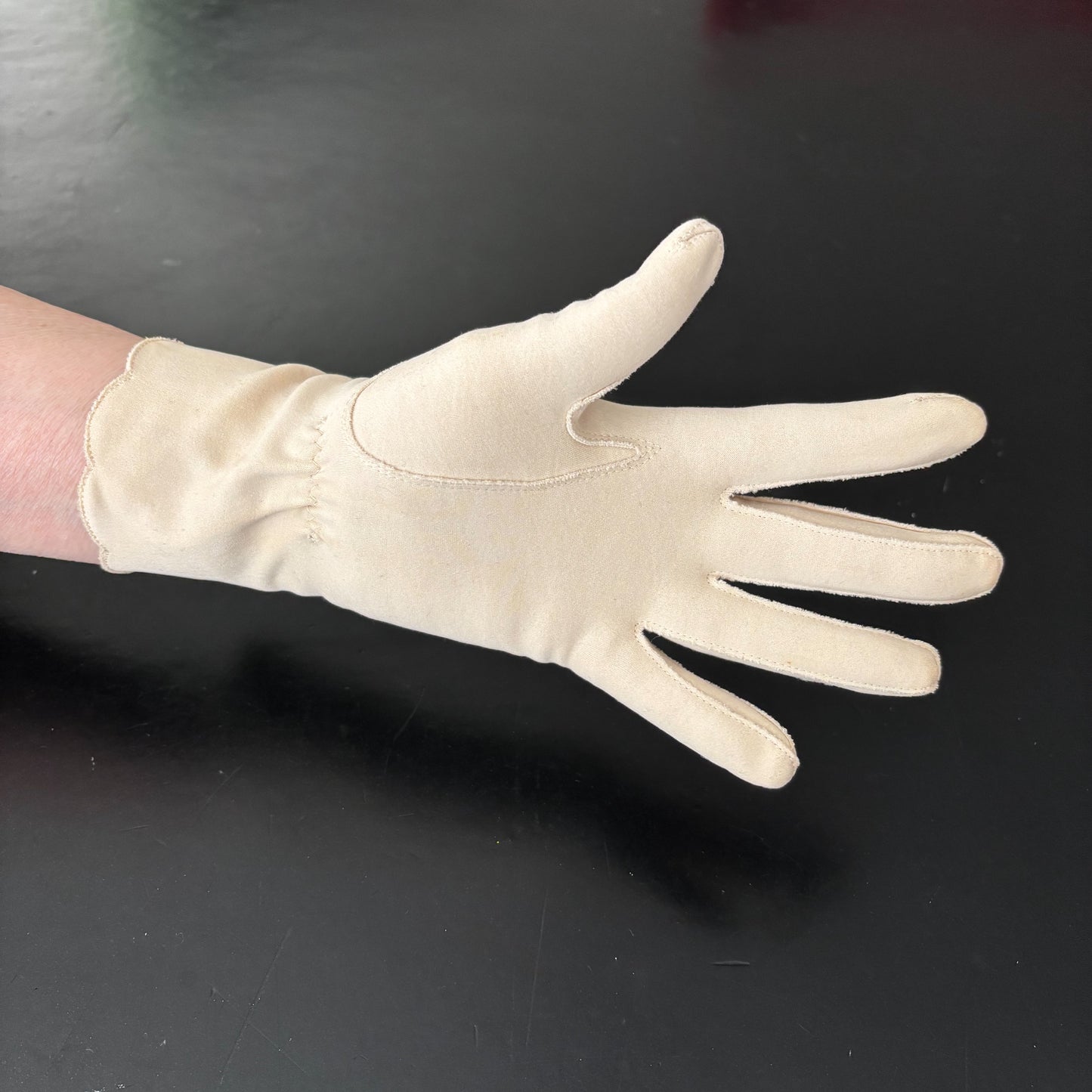 Vintage Scalloped Gloves | Size 6