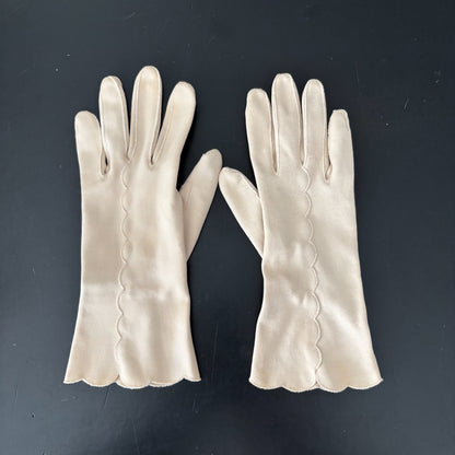 Vintage Scalloped Gloves | Size 6