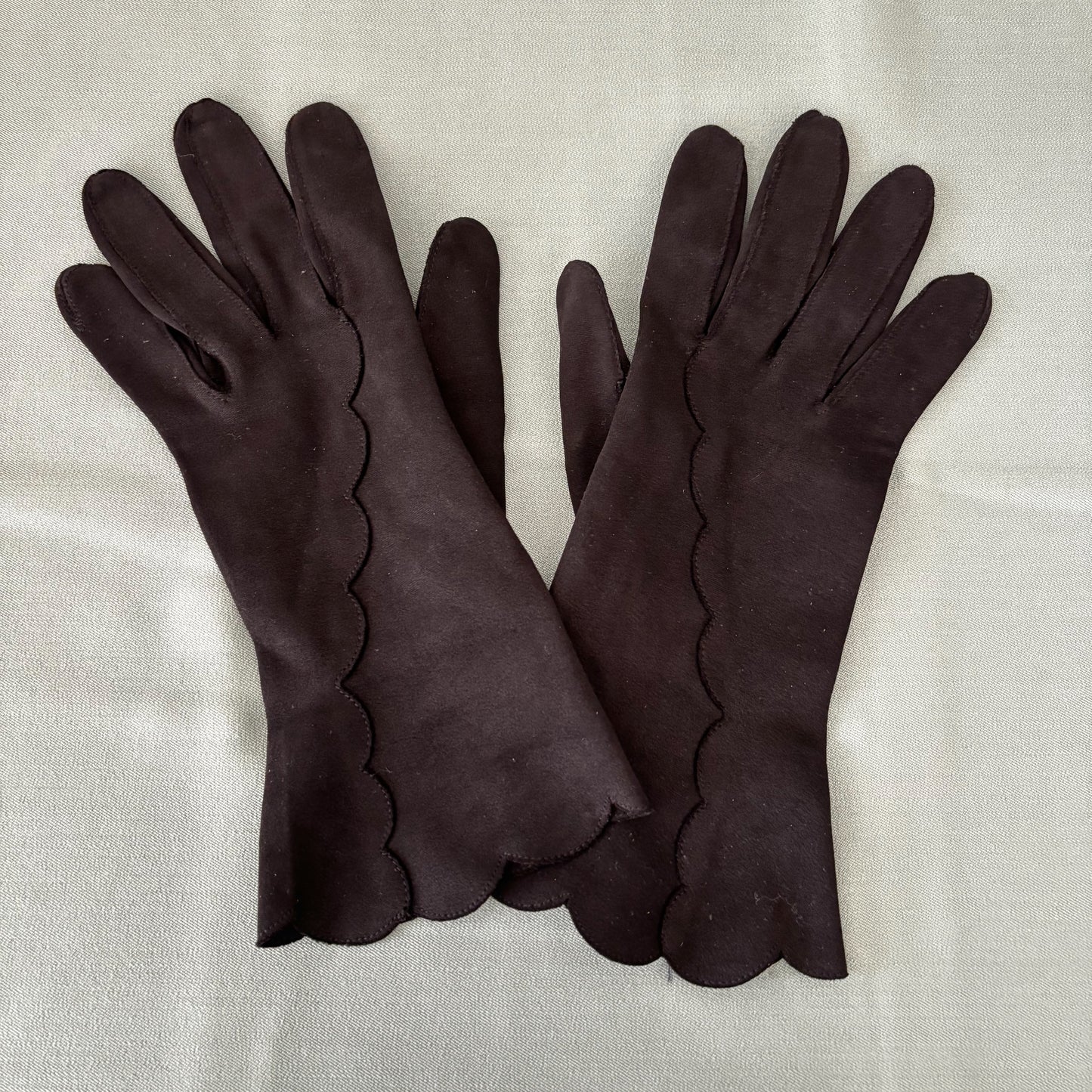 Vintage Scalloped Black Gloves | Size 7