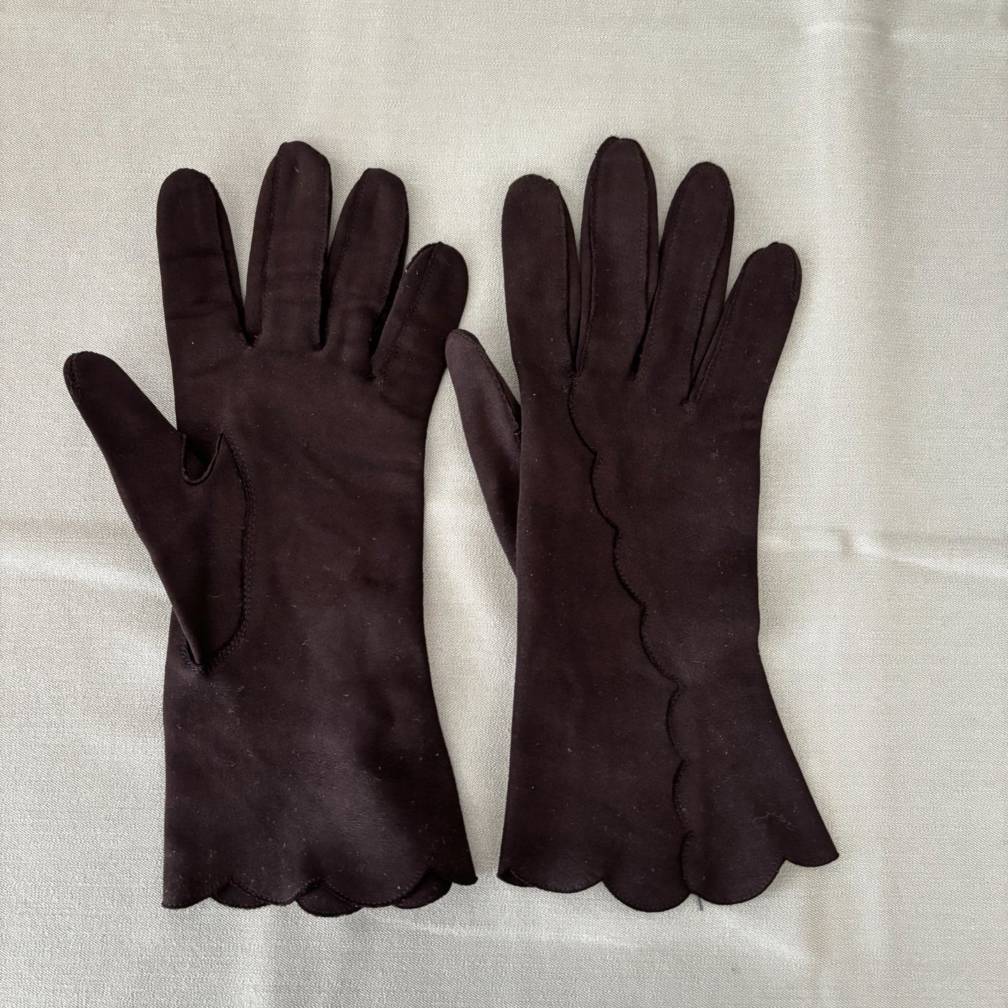 Vintage Scalloped Black Gloves | Size 7