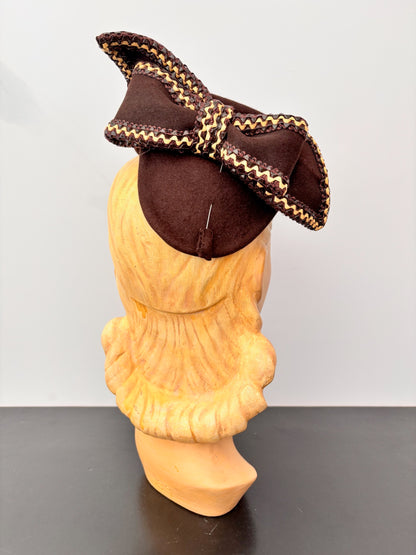 1930s/40s Brown Felt Tilt Hat With Raffia Trim and Large Bow