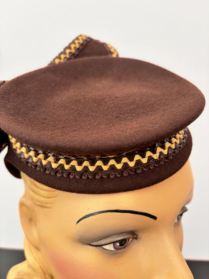 1930s/40s Brown Felt Tilt Hat With Raffia Trim and Large Bow