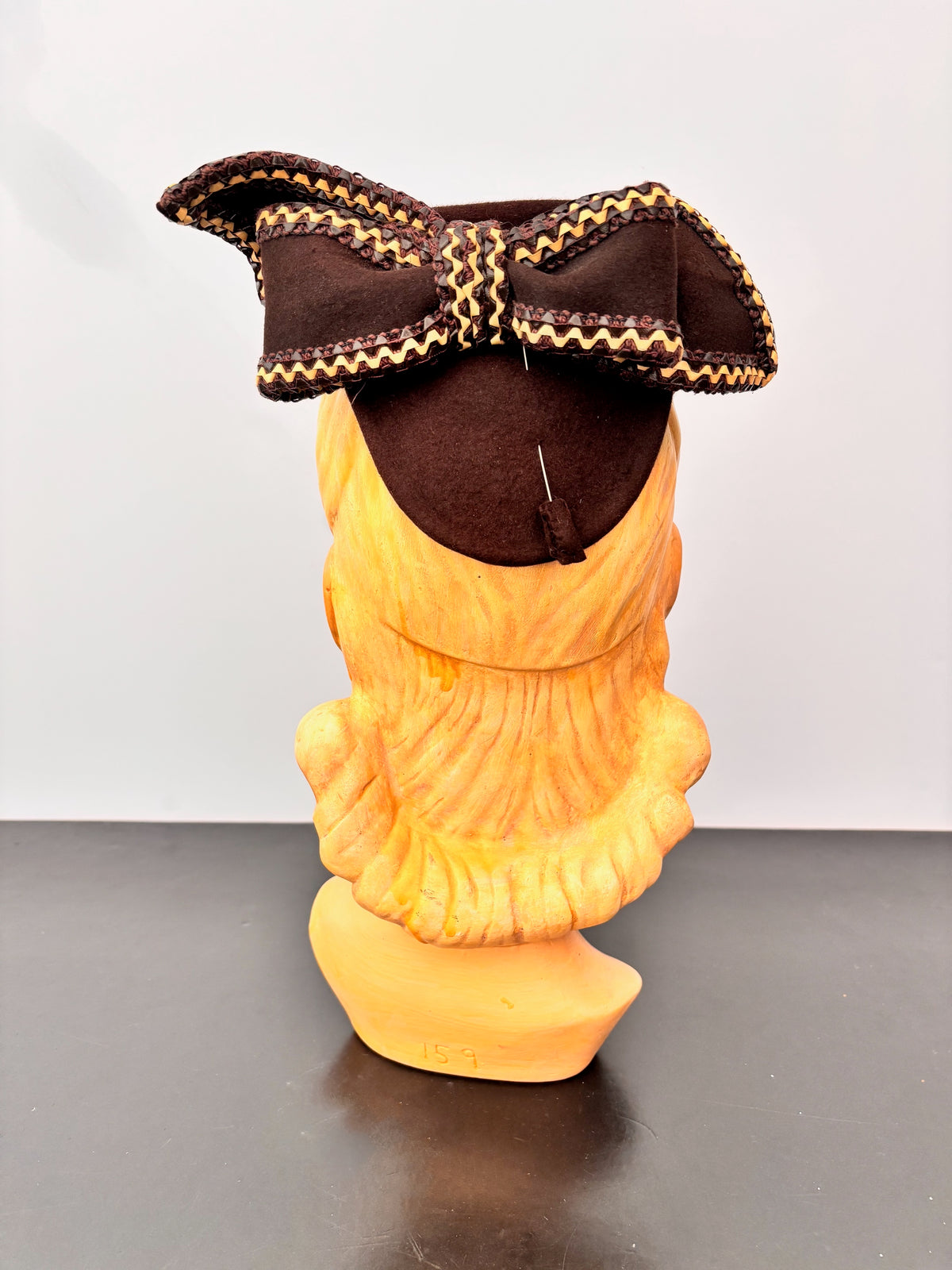 1930s/40s Brown Felt Tilt Hat With Raffia Trim and Large Bow