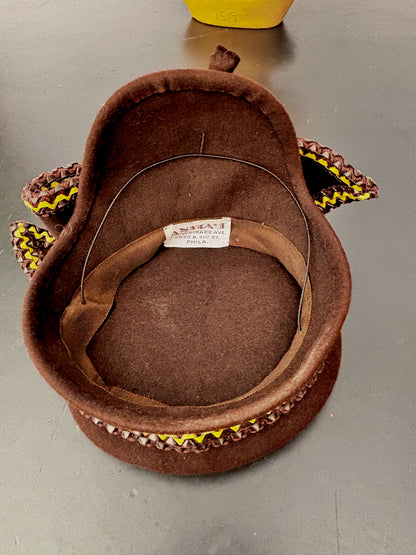 1930s/40s Brown Felt Tilt Hat With Raffia Trim and Large Bow