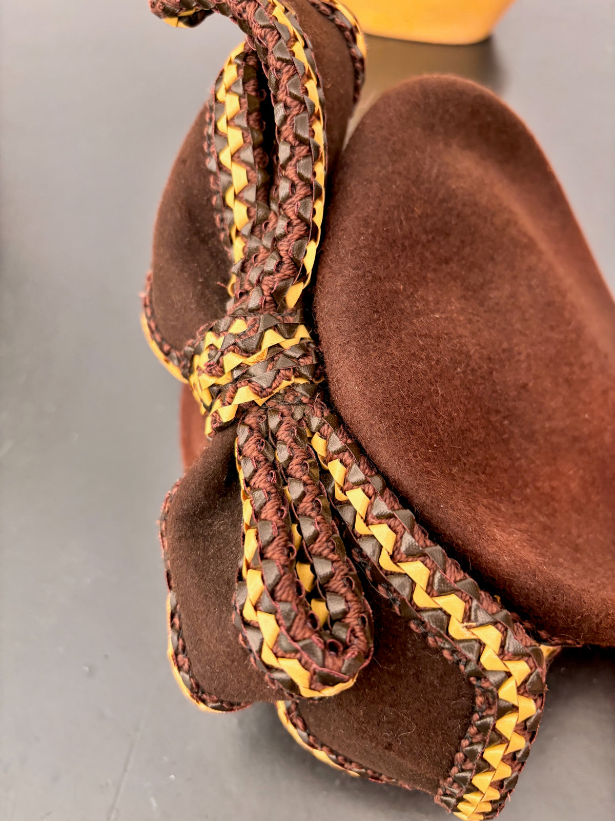 1930s/40s Brown Felt Tilt Hat With Raffia Trim and Large Bow