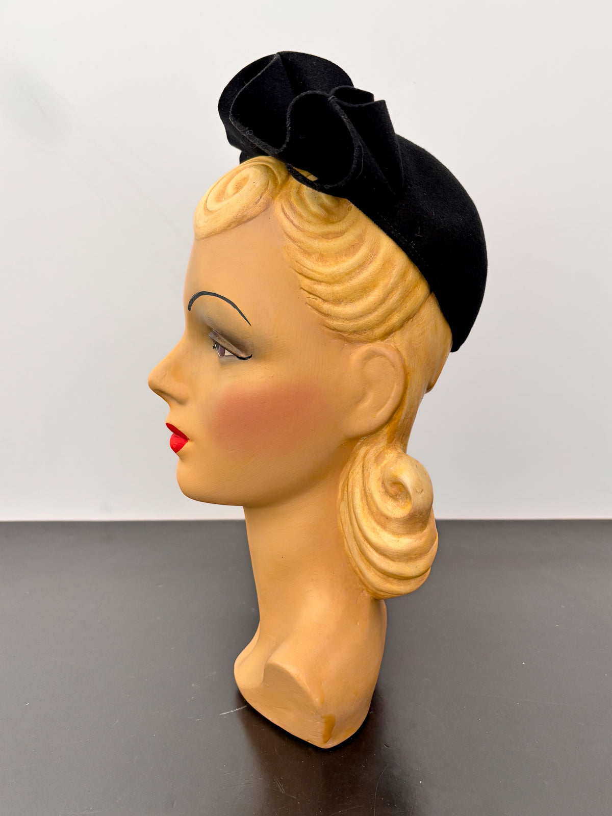 1940s Black Felt Looped Halo Hat