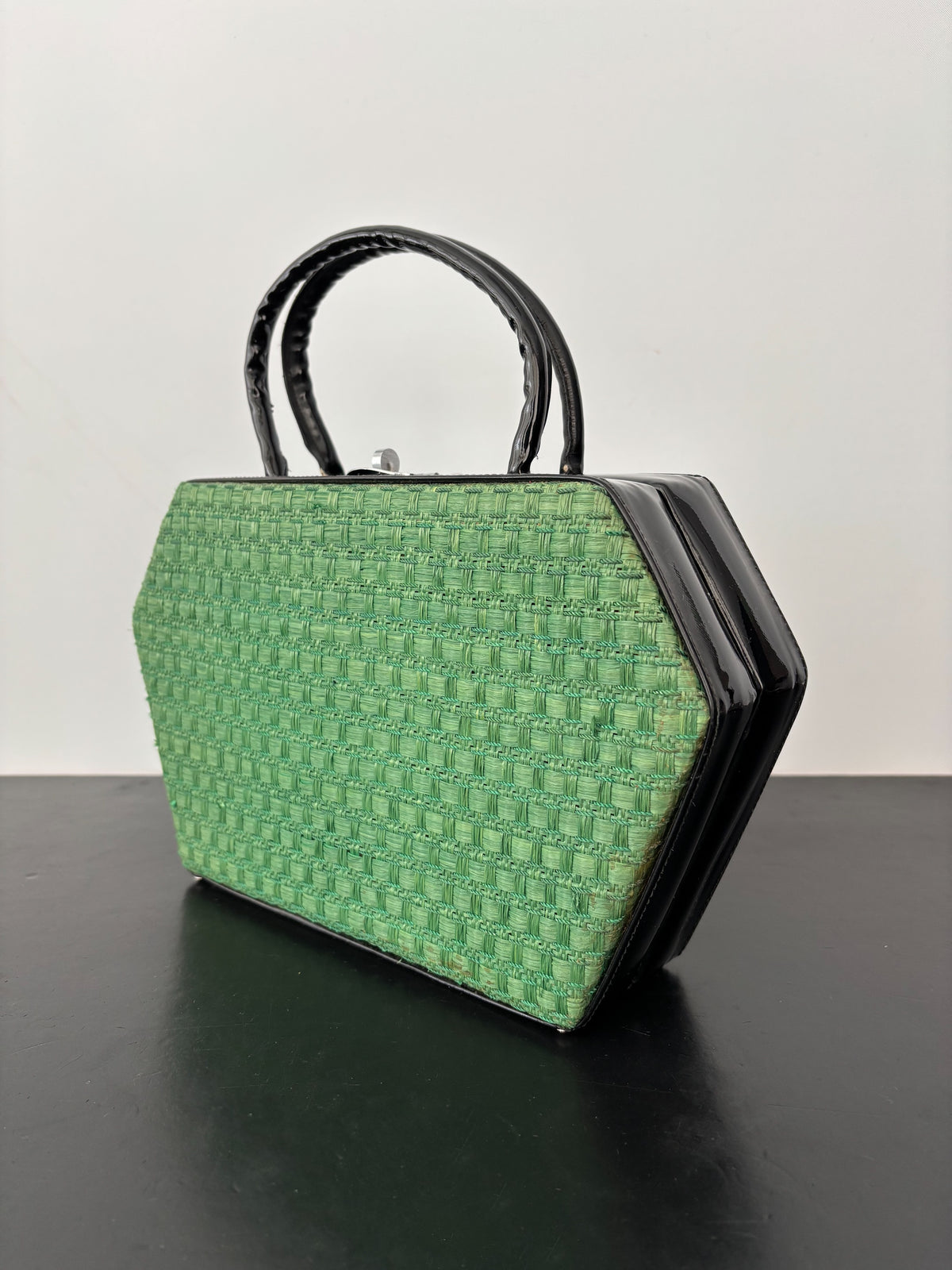 1950s Green Straw & Black Patent Leather Box Handbag