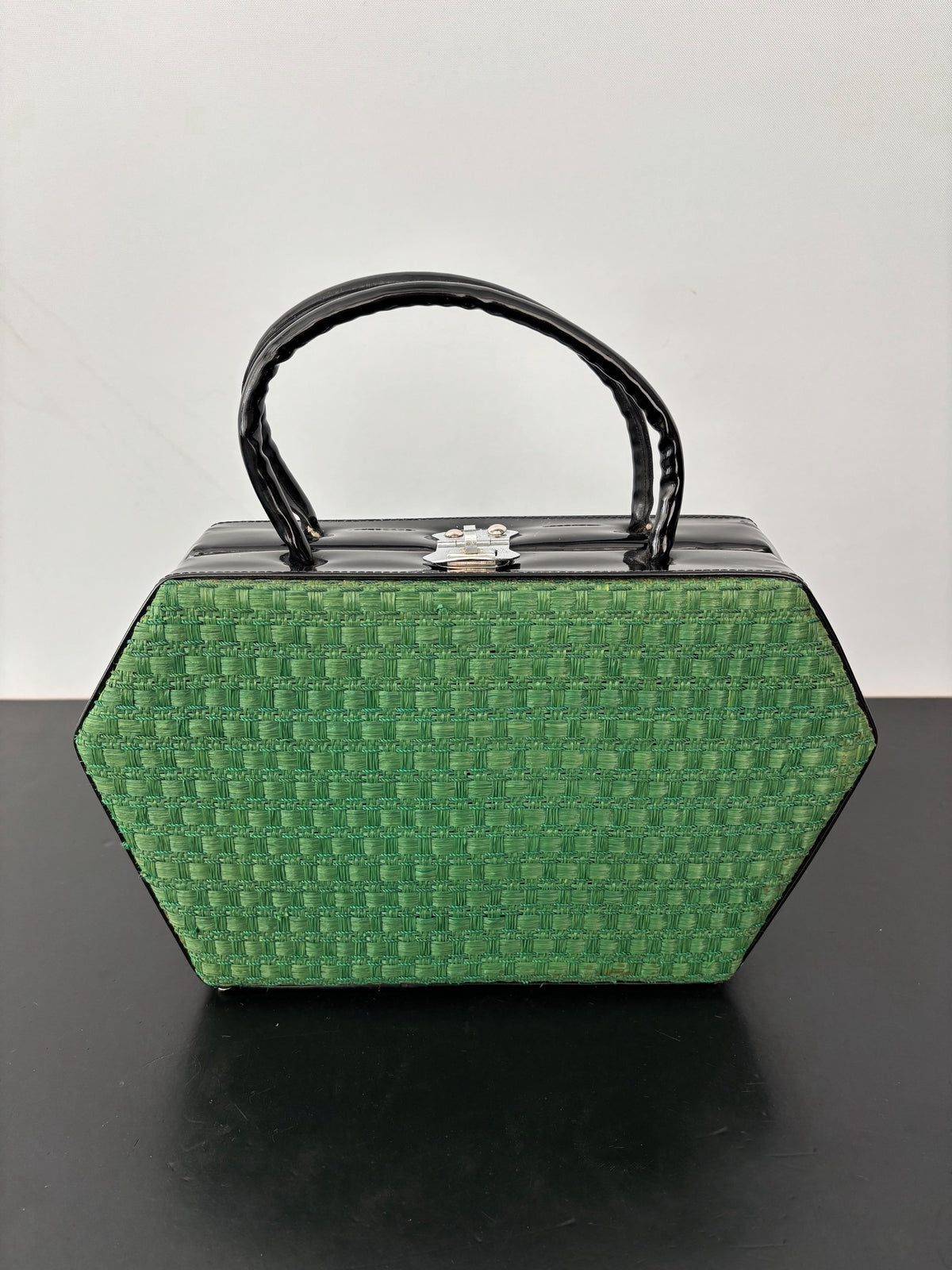 1950s Green Straw & Black Patent Leather Box Handbag