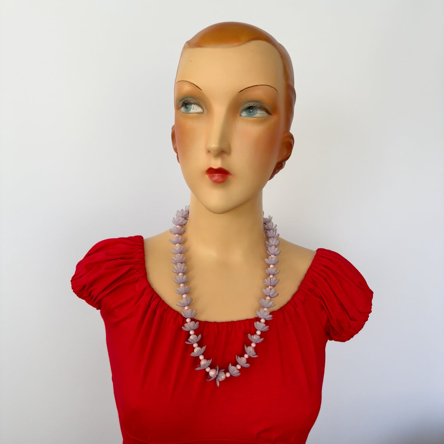 Mid Century Plastic Marbled Pearl Beads and Flowers Luau Necklace