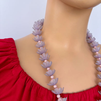 Mid Century Plastic Marbled Pearl Beads and Flowers Luau Necklace