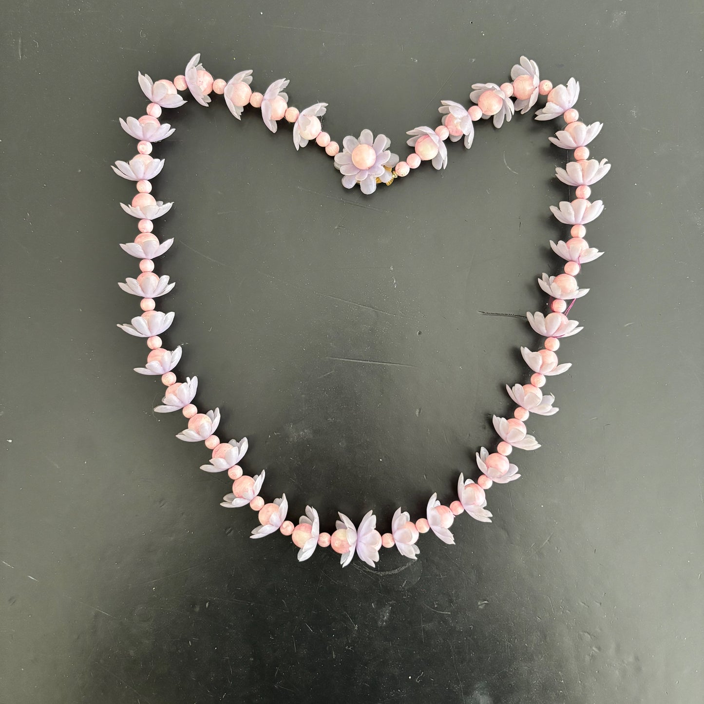 Mid Century Plastic Marbled Pearl Beads and Flowers Luau Necklace