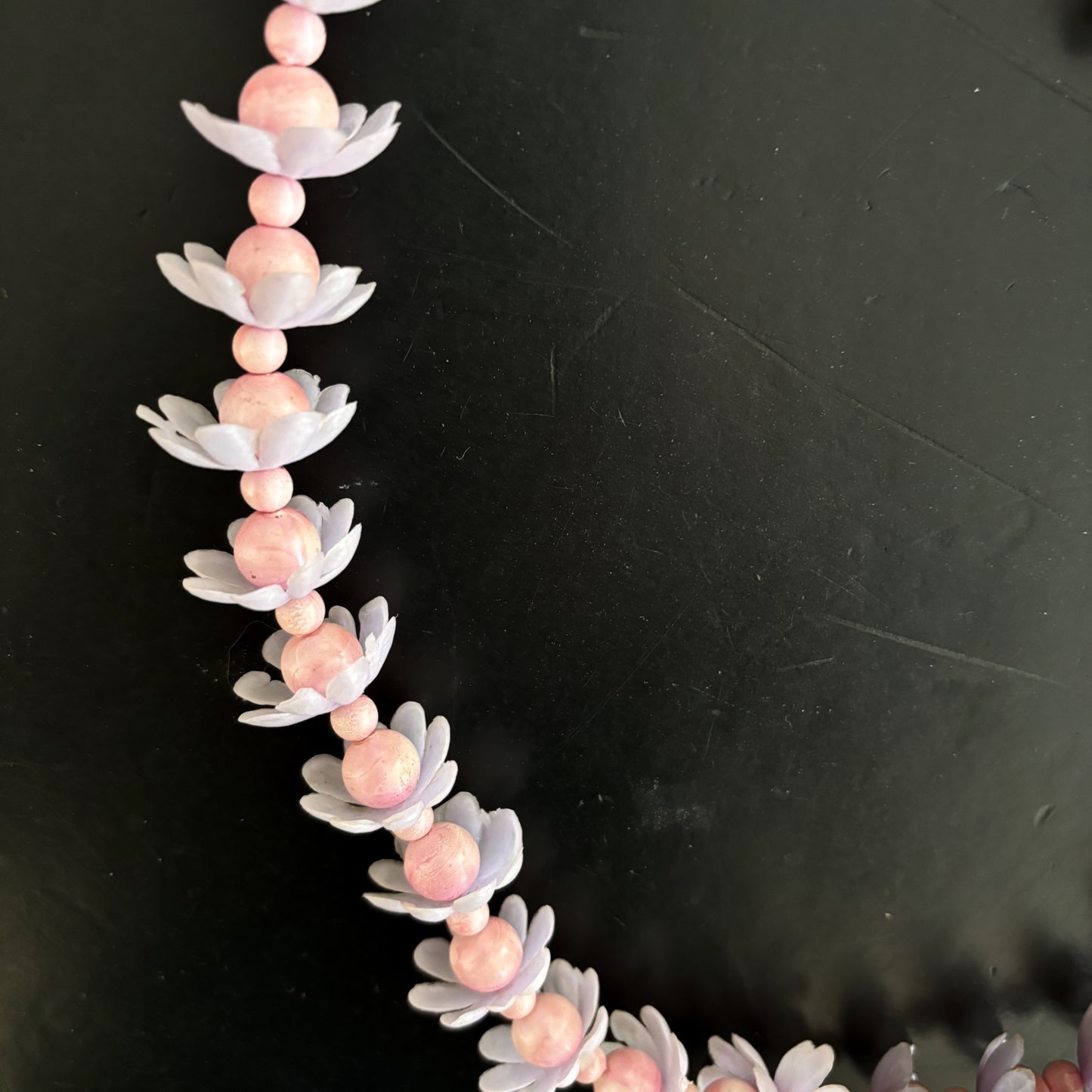 Mid Century Plastic Marbled Pearl Beads and Flowers Luau Necklace