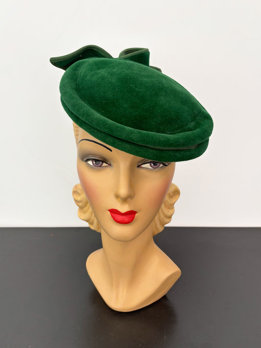 1940s Green Velour Felt Pancake Hat | Néodaim Paris