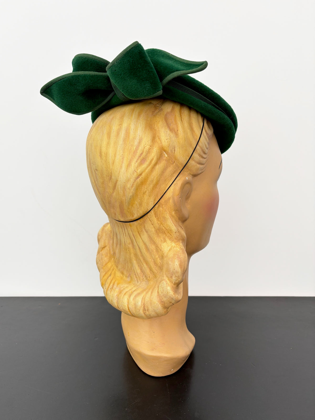 1940s Green Velour Felt Pancake Hat | Néodaim Paris