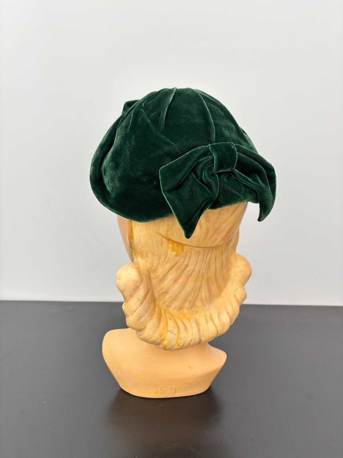 1930s/40s Emerald Green Velvet Tilt Hat with Bow