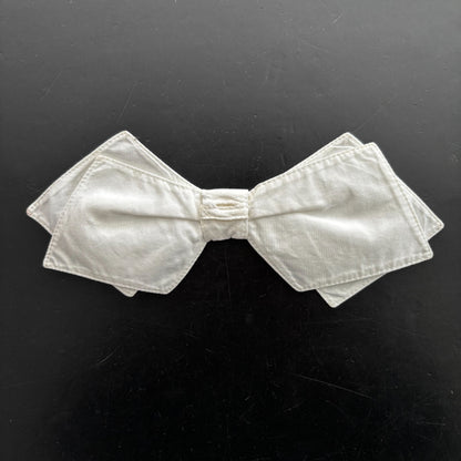 1930s Button-On Bow