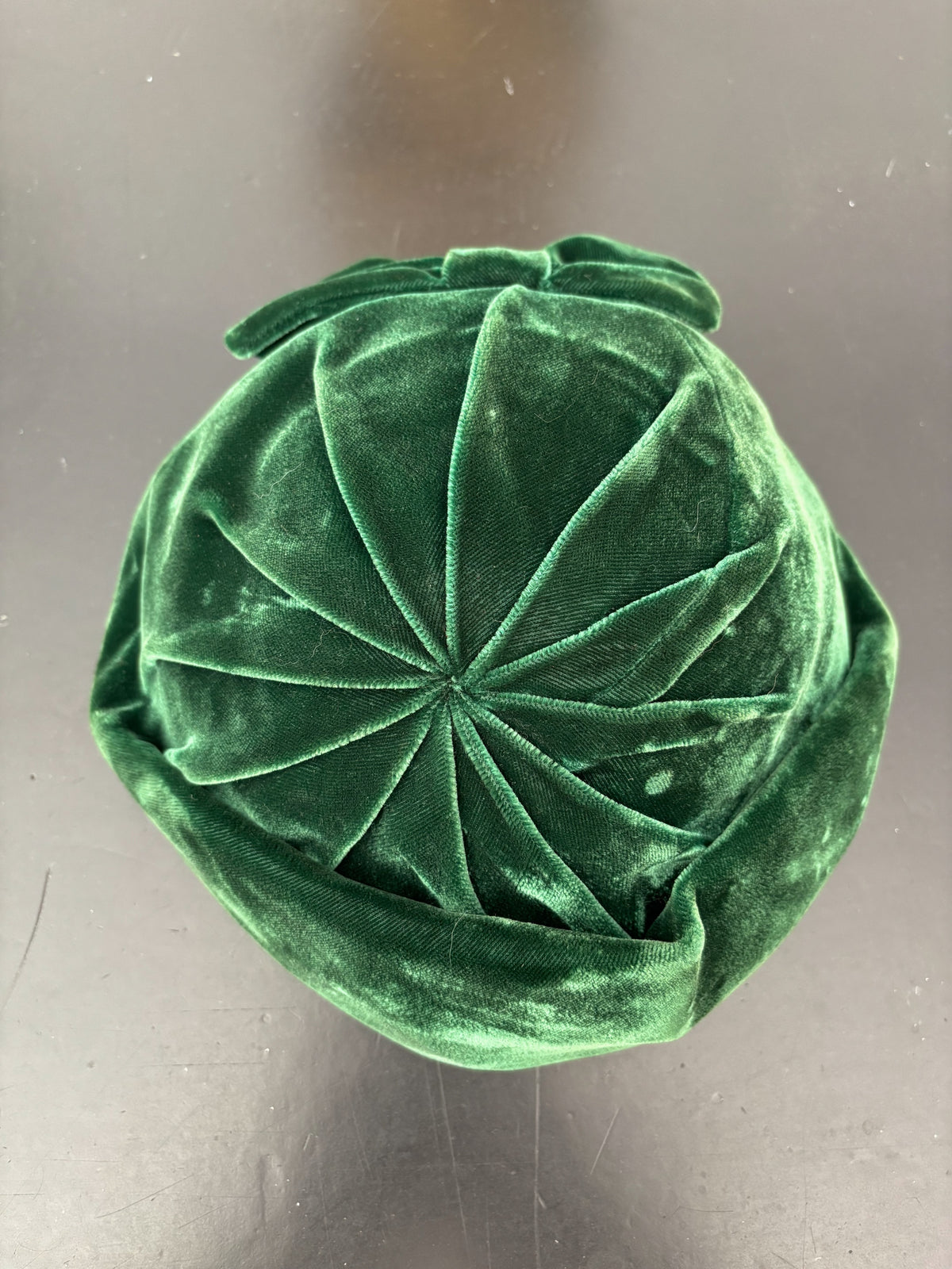 1930s/40s Emerald Green Velvet Tilt Hat with Bow