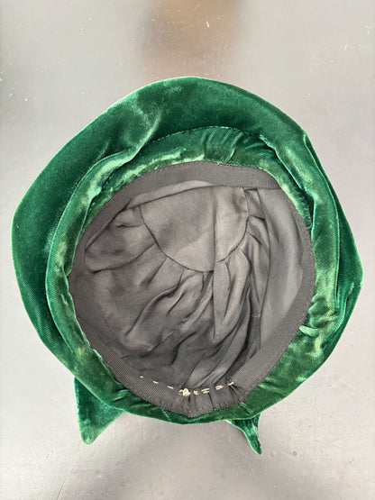 1930s/40s Emerald Green Velvet Tilt Hat with Bow