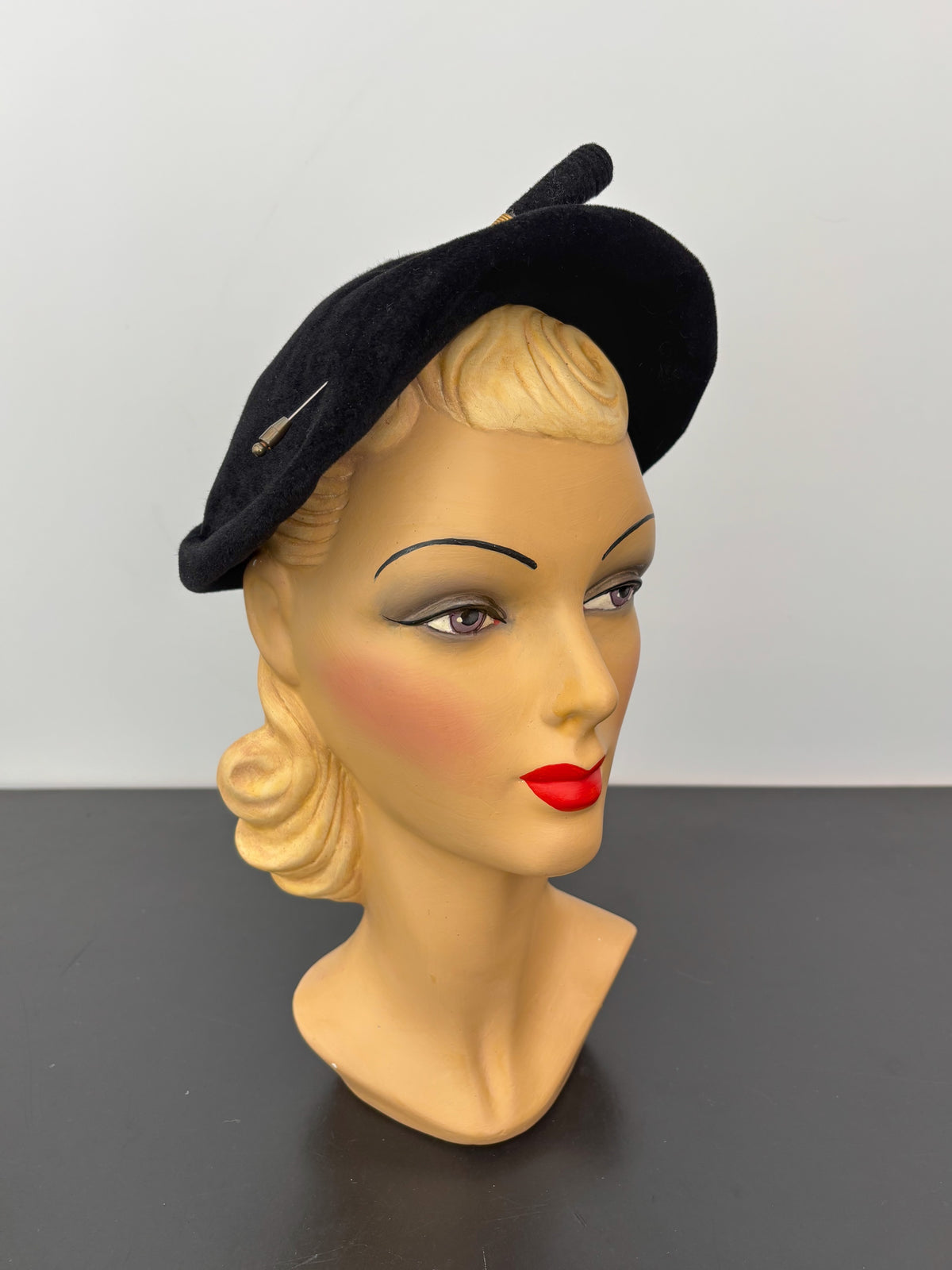 1930s/40s Black Velour Felt Tilt Hat With Hat Pin