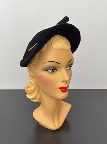 1930s/40s Black Velour Felt Tilt Hat With Hat Pin