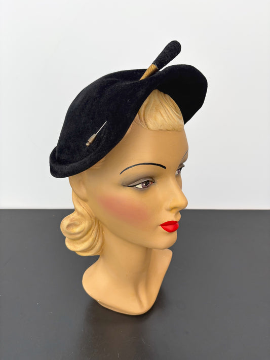 1930s/40s Black Velour Felt Tilt Hat With Hat Pin