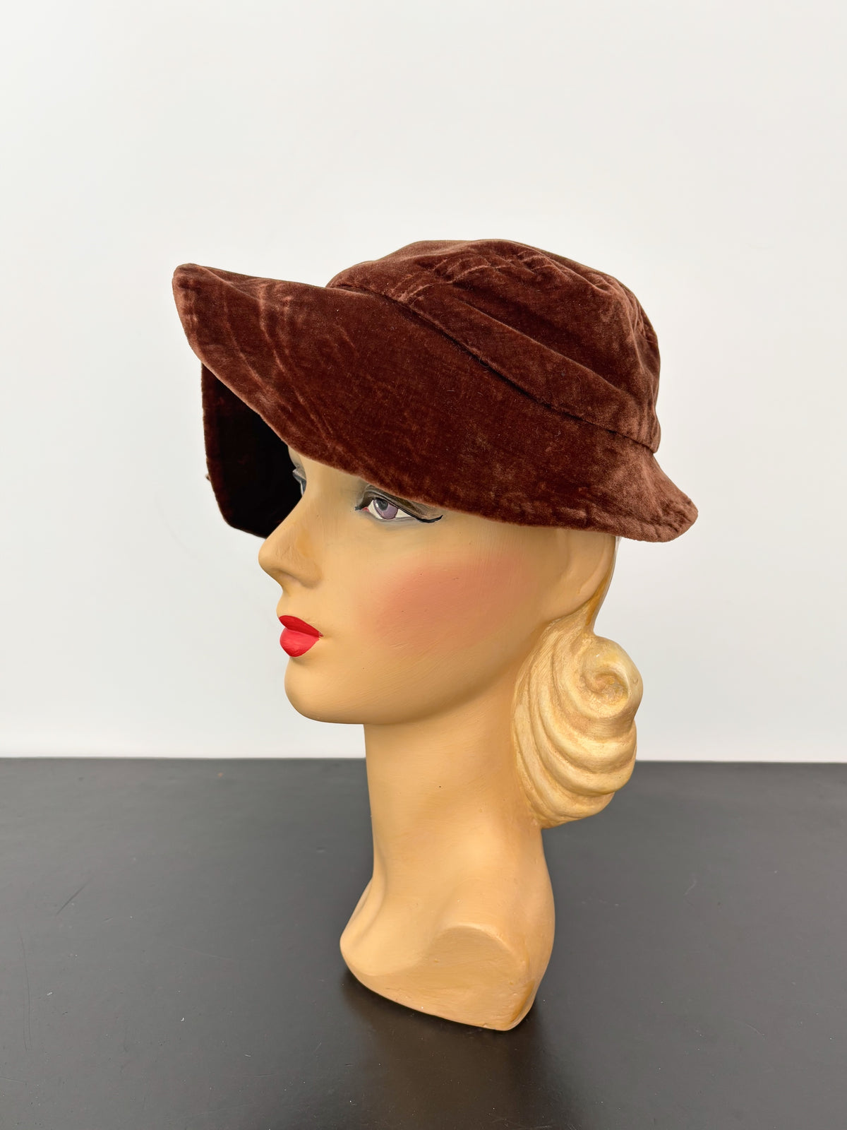 1930s Brown Velvet Hat With Asymmetric Brim | Rose Descat Paris