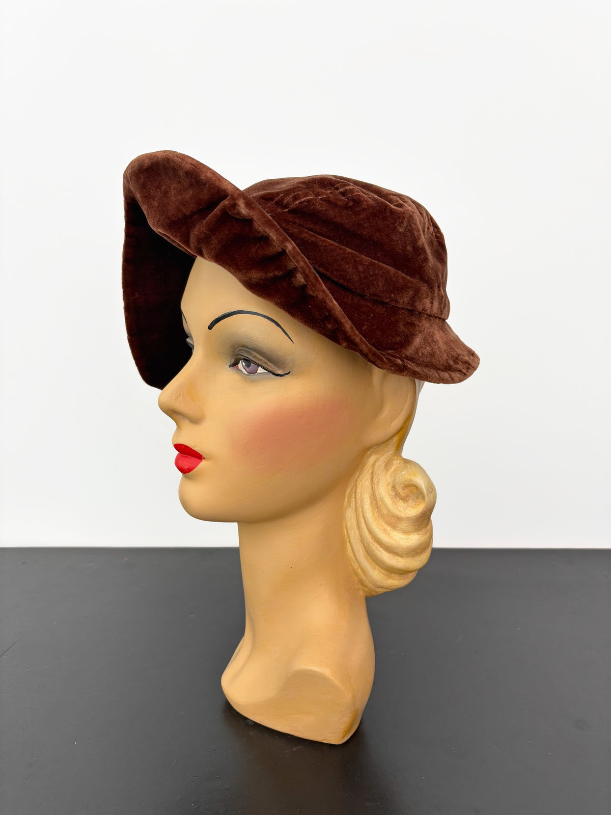 1930s Brown Velvet Hat With Asymmetric Brim | Rose Descat Paris