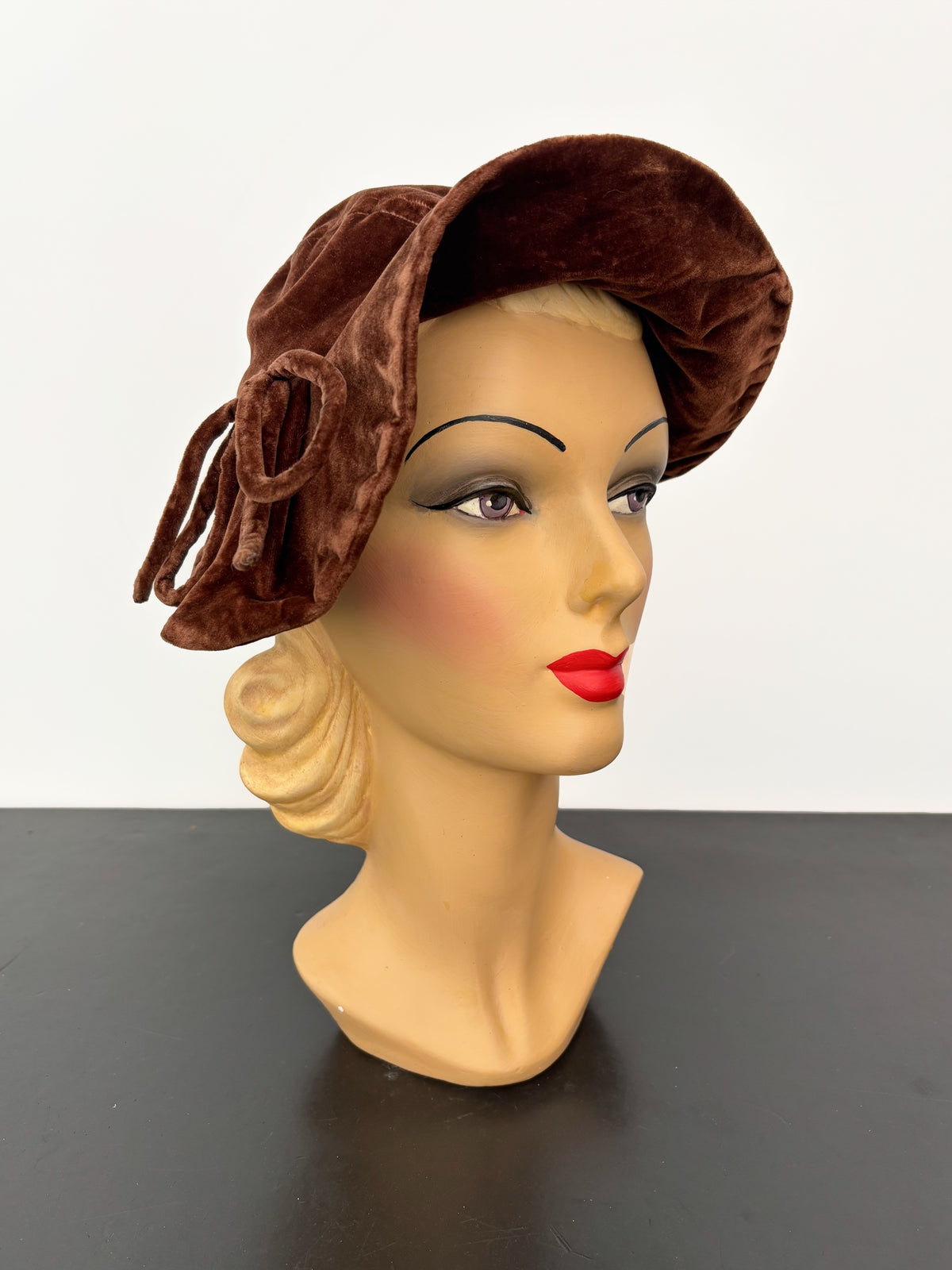 1930s Brown Velvet Hat With Asymmetric Brim | Rose Descat Paris