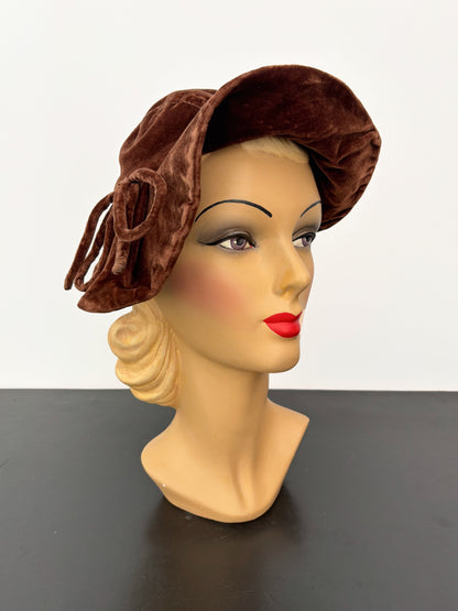 1930s Brown Velvet Hat With Asymmetric Brim | Rose Descat Paris