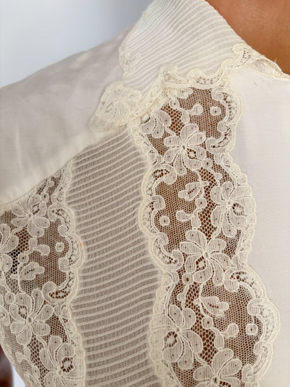 M/L | 1940s/50s Off White Lace And Sheer Blouse