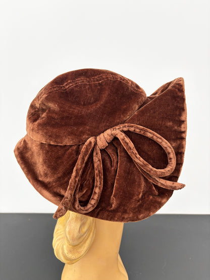 1930s Brown Velvet Hat With Asymmetric Brim | Rose Descat Paris