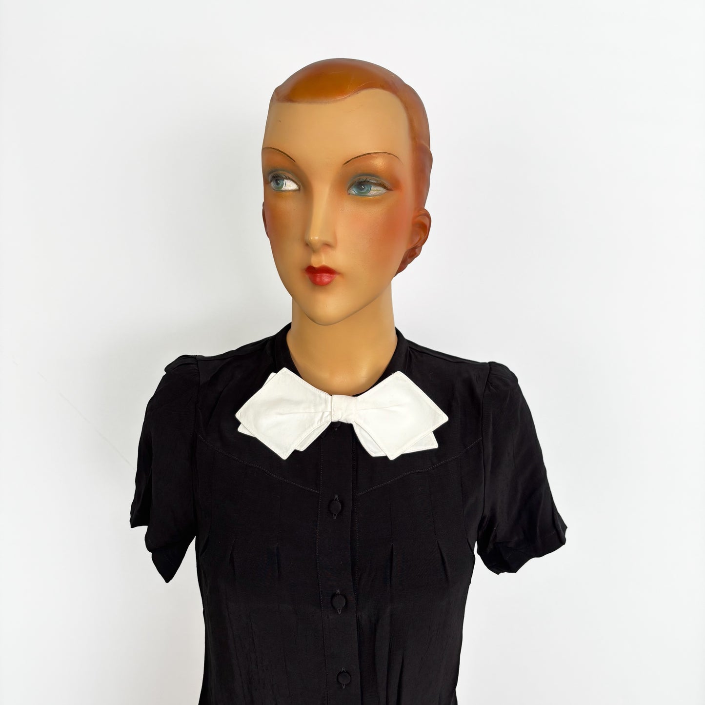 1930s Button-On Bow