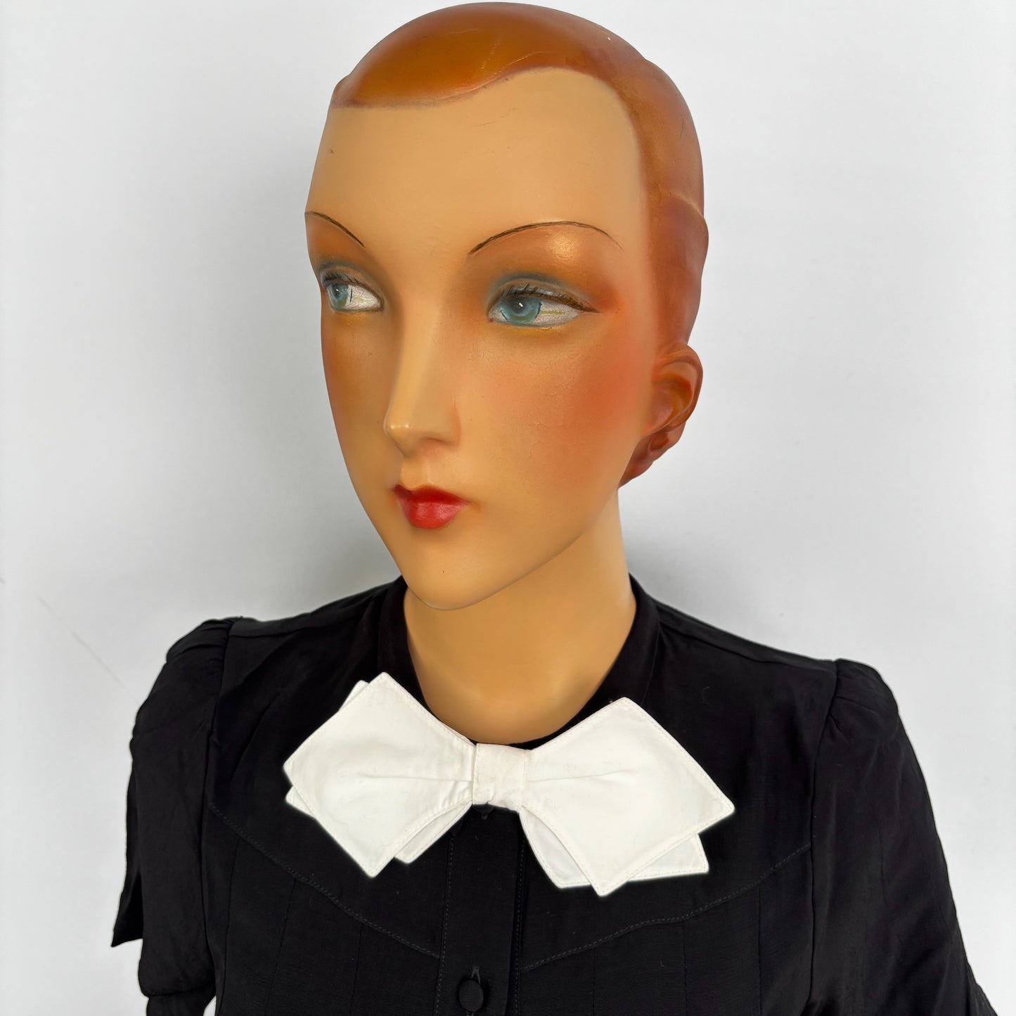 1930s Button-On Bow