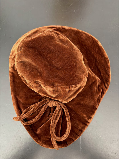 1930s Brown Velvet Hat With Asymmetric Brim | Rose Descat Paris