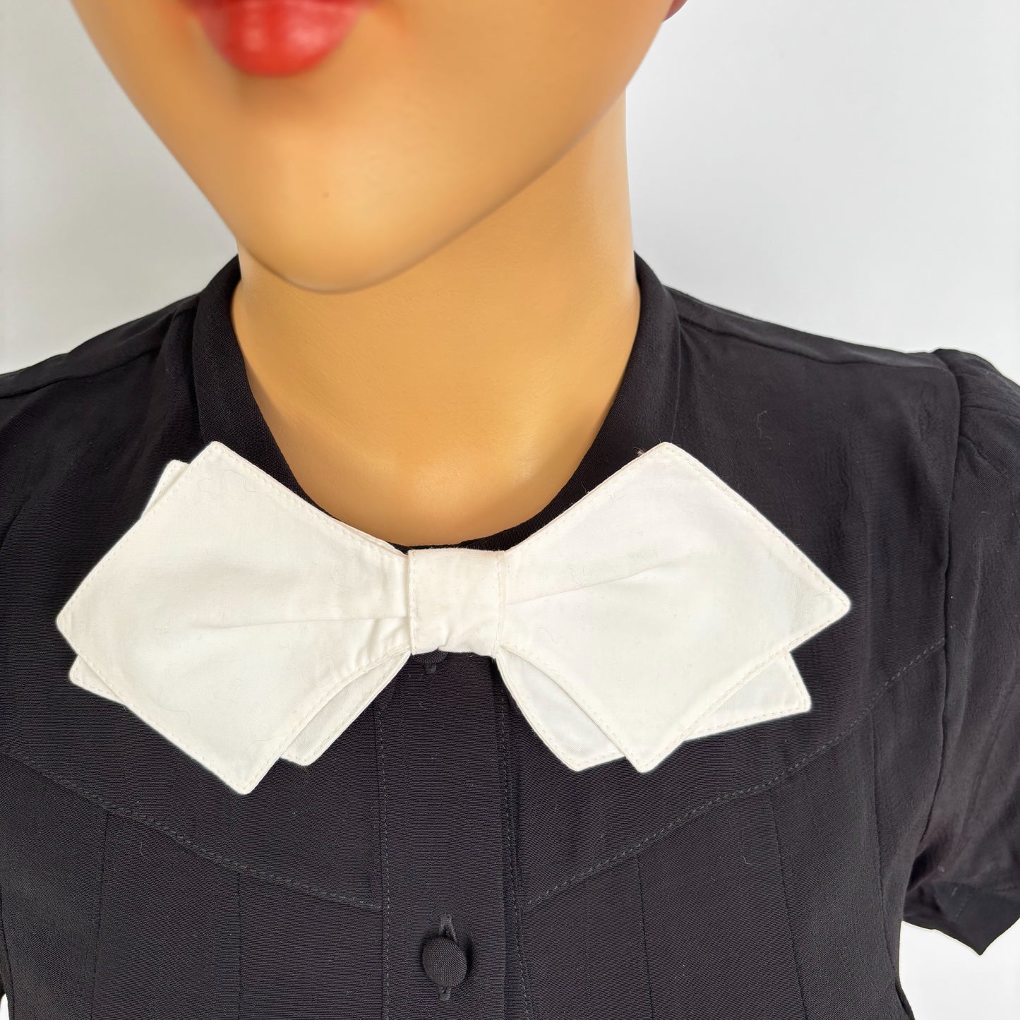 1930s Button-On Bow