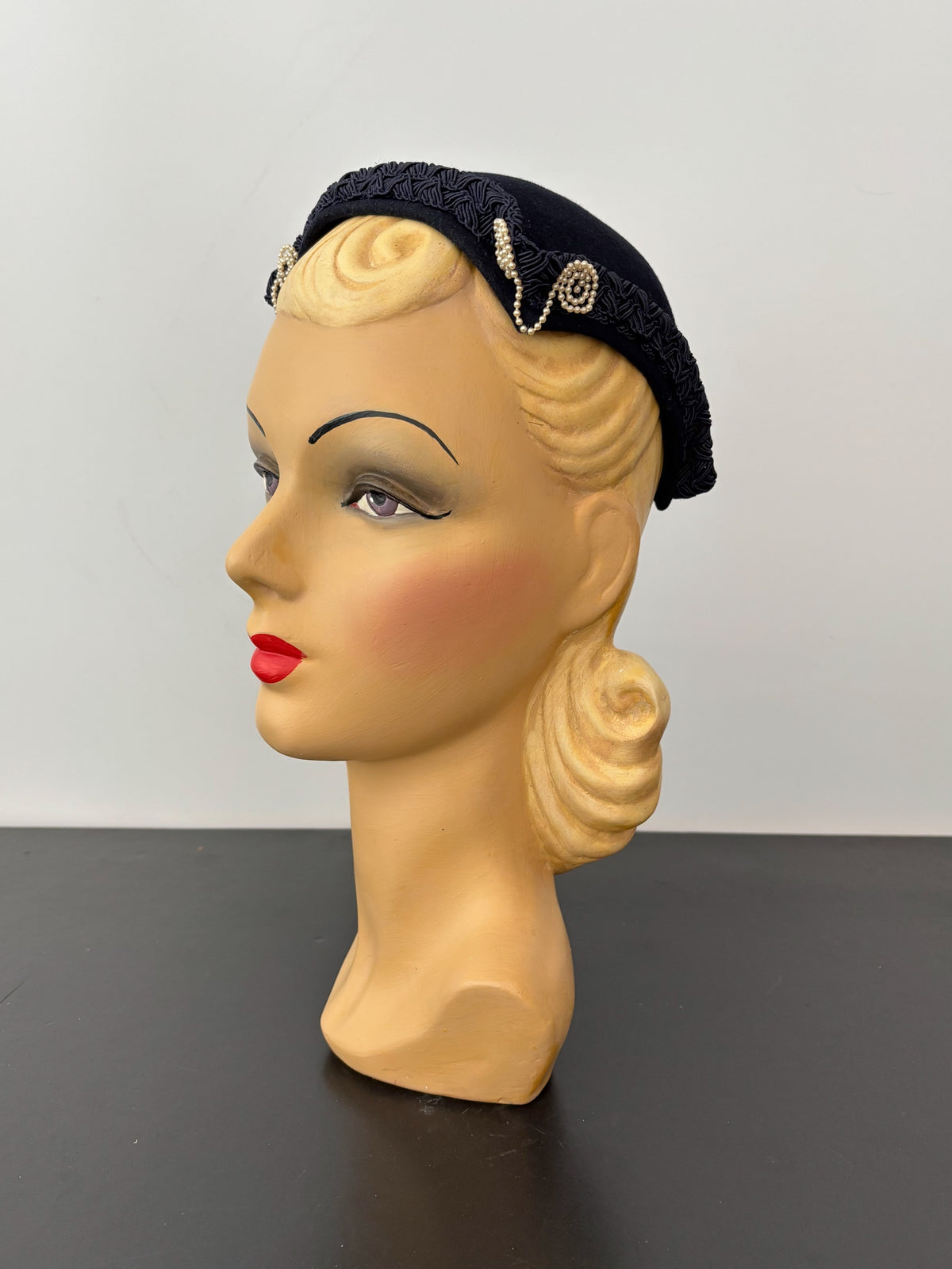 1930s/40s Dark Navy Blue Felt Capulet Hat