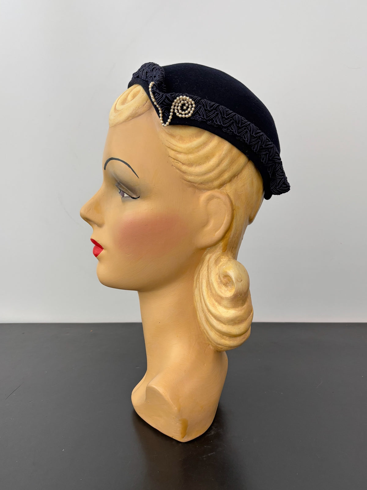 1930s/40s Dark Navy Blue Felt Capulet Hat