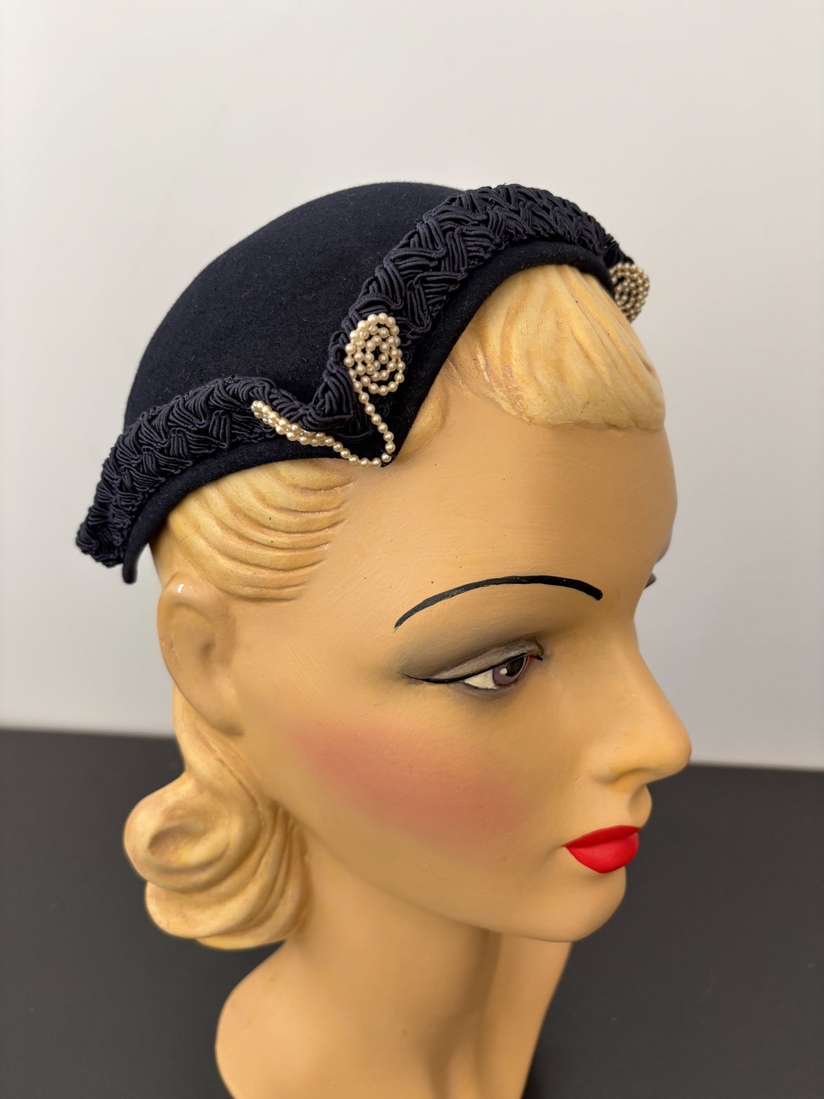 1930s/40s Dark Navy Blue Felt Capulet Hat